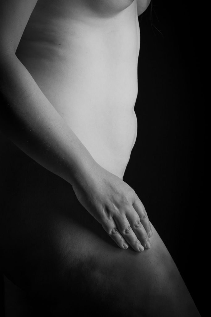 Desnudo artístico en blanco y negro